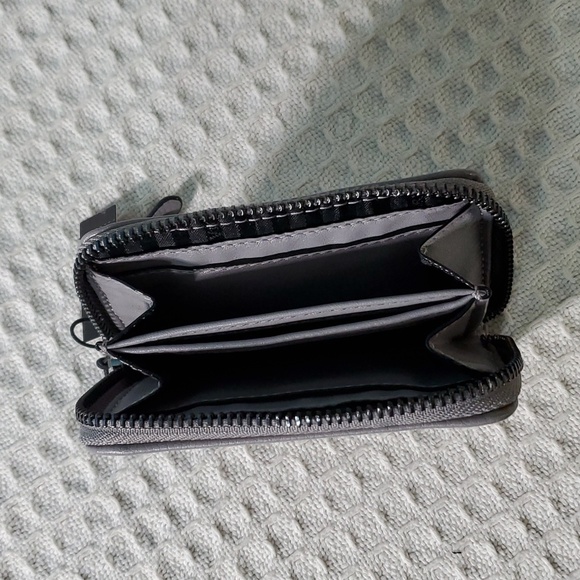 Victoria's Secret Quilted coin/card holder - Picture 3 of 3